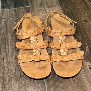 Vionic Sandals. Excellent condition.